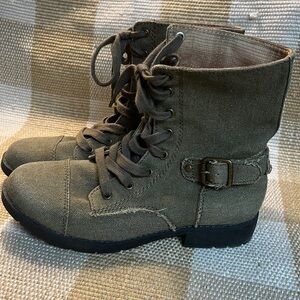 Green Combat Boots, military style, beautiful preowned condition.